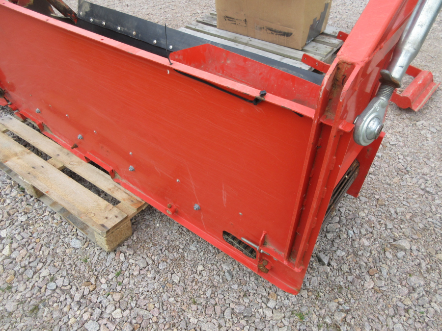 5287 Dewulf GBC carrot harvester with bunker