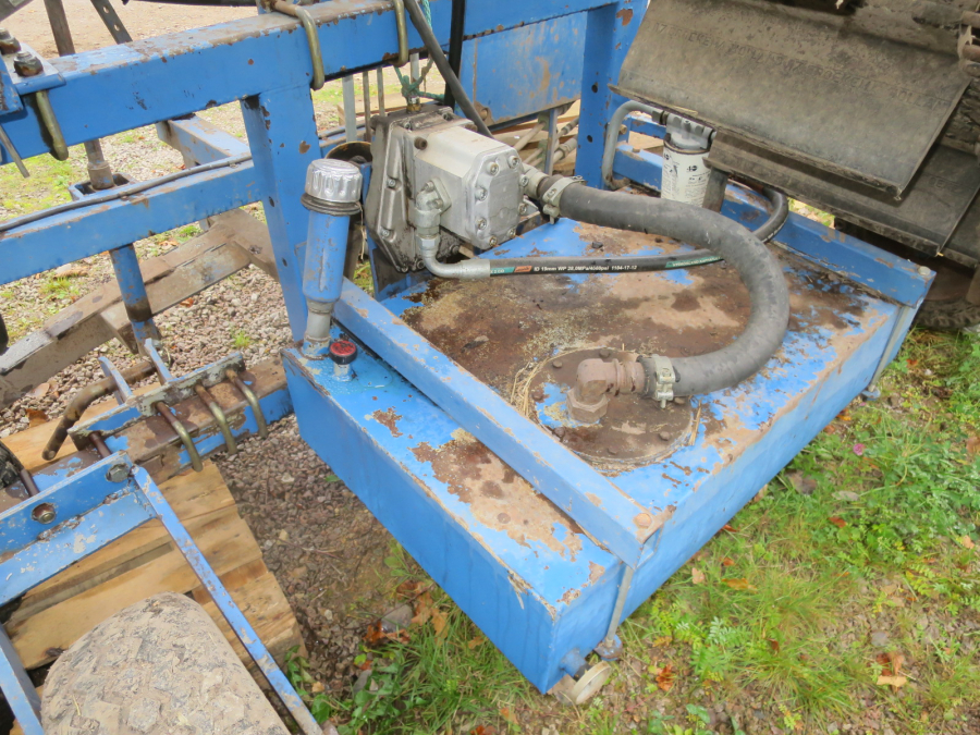 5290 Asa-Lift carrot harvester with elevator