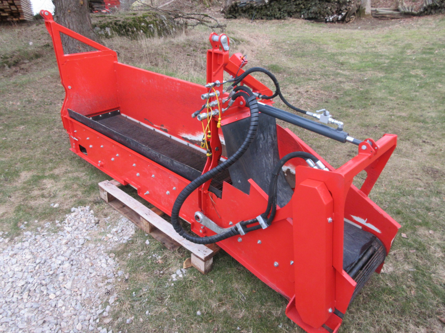 5338 Dewulf GBC carrot harvester with bunker