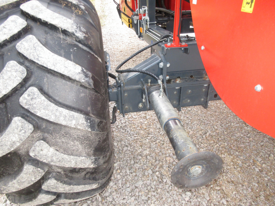 5338 Dewulf GBC carrot harvester with bunker