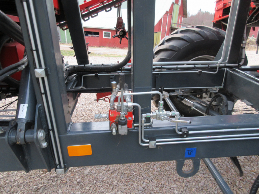 5338 Dewulf GBC carrot harvester with bunker