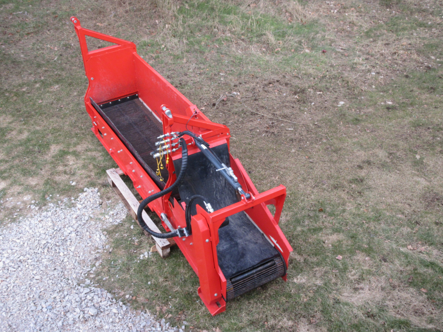 5338 Dewulf GBC carrot harvester with bunker