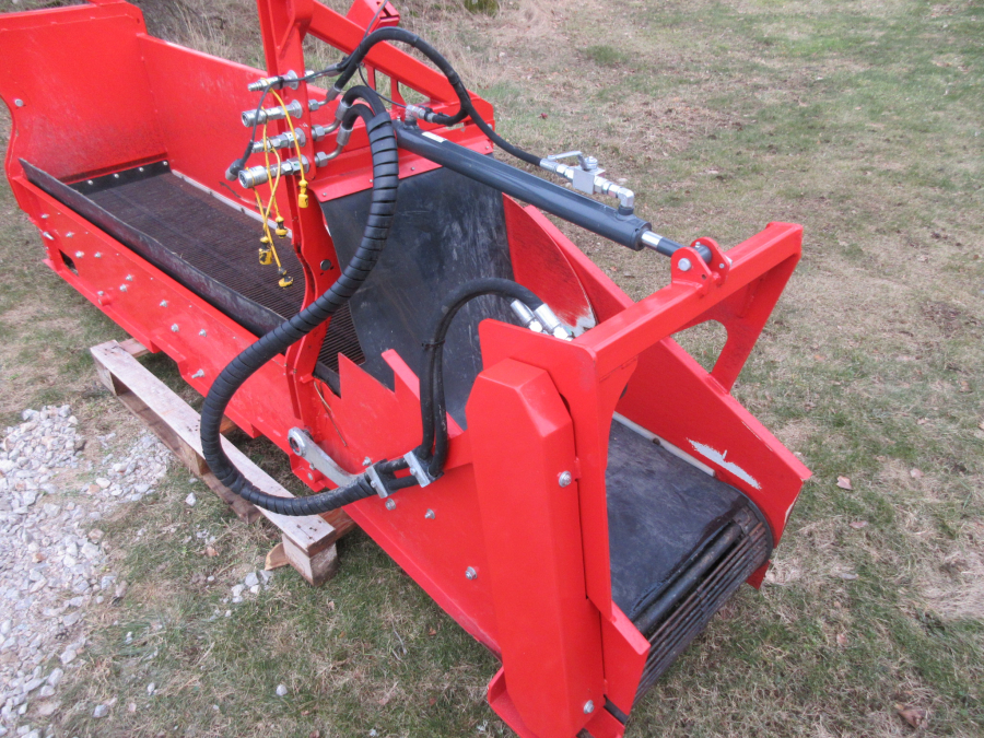 5338 Dewulf GBC carrot harvester with bunker