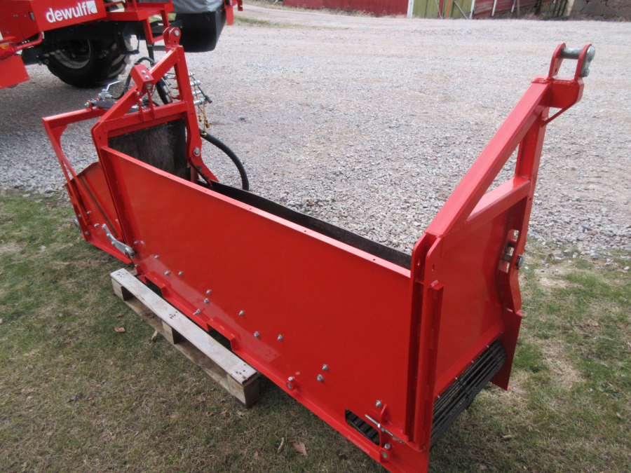 5338 Dewulf GBC carrot harvester with bunker