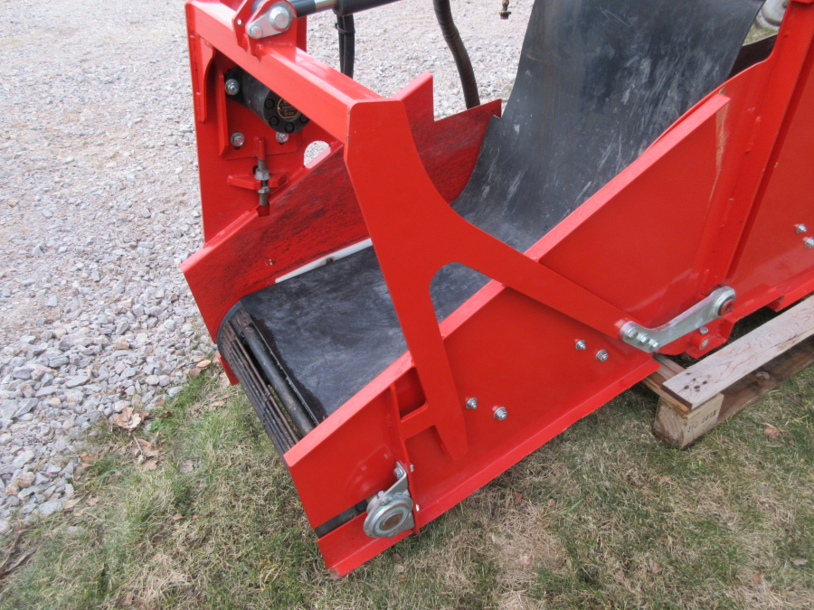 5338 Dewulf GBC carrot harvester with bunker