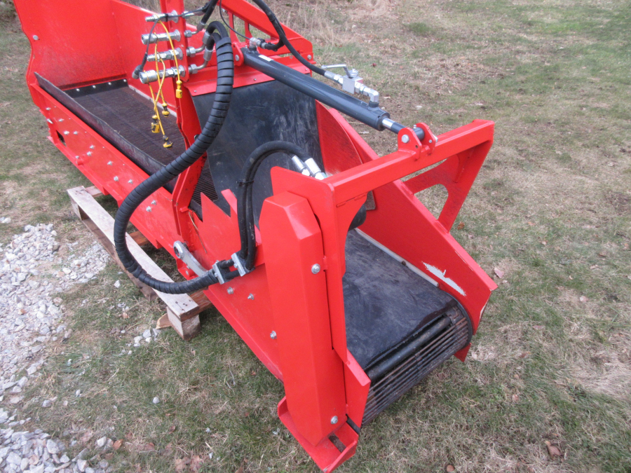 5338 Dewulf GBC carrot harvester with bunker