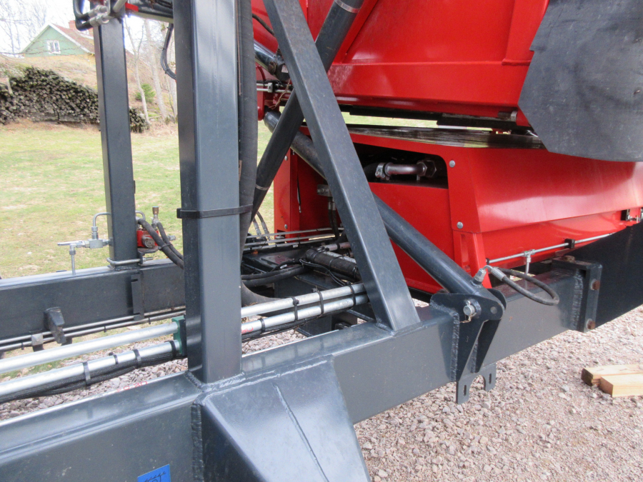 5338 Dewulf GBC carrot harvester with bunker
