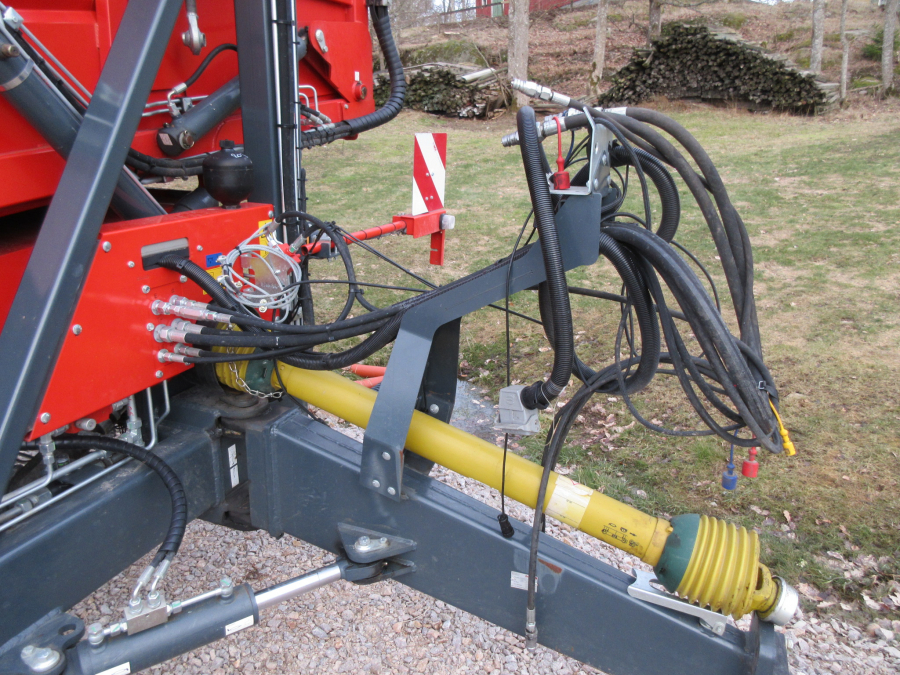 5338 Dewulf GBC carrot harvester with bunker