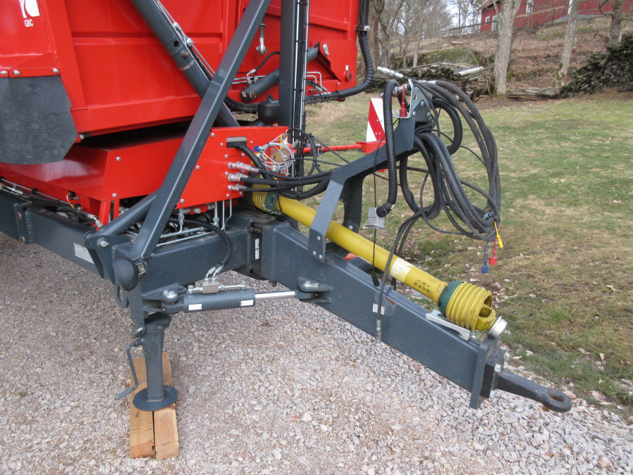 5338 Dewulf GBC carrot harvester with bunker