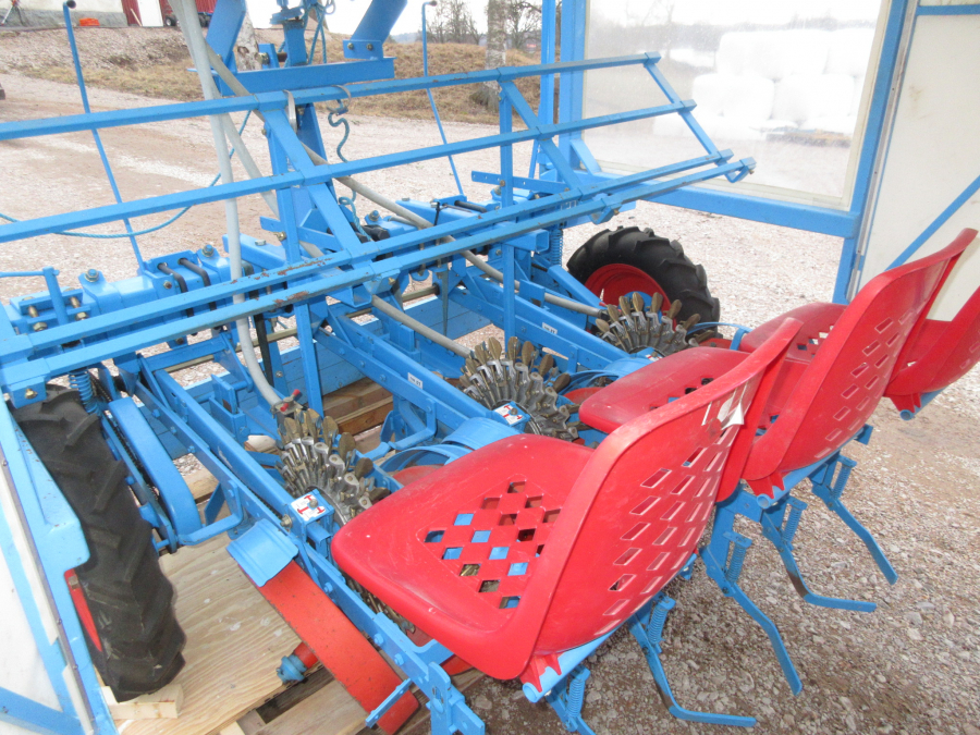 5345 Monosem super prefer transplanter 3 row for small trees, leek 