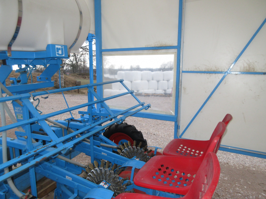 5345 Monosem super prefer transplanter 3 row for small trees, leek 