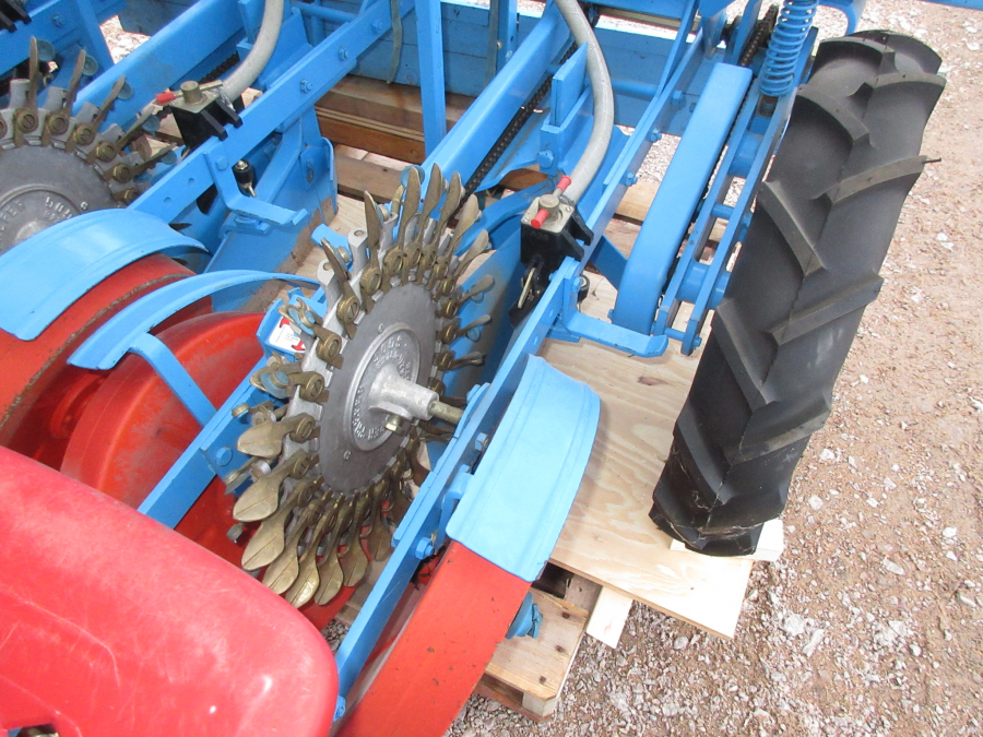 5345 Monosem super prefer transplanter 3 row for small trees, leek 