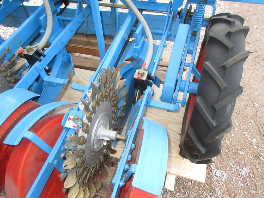 5345 Monosem super prefer transplanter 3 row for small trees, leek 