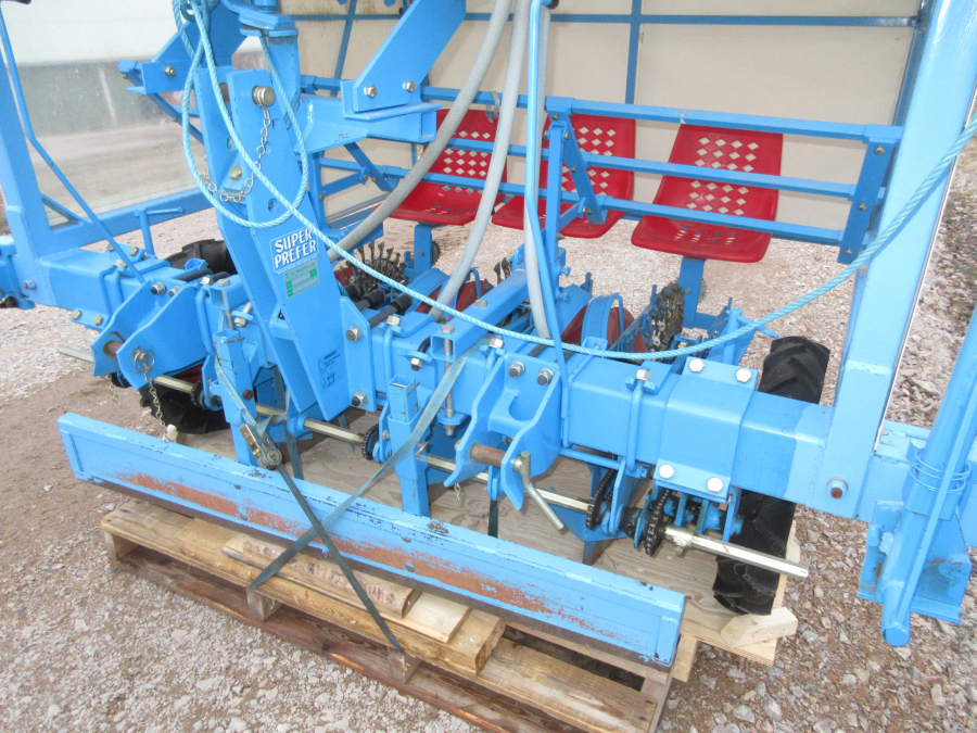 5345 Monosem super prefer transplanter 3 row for small trees, leek 