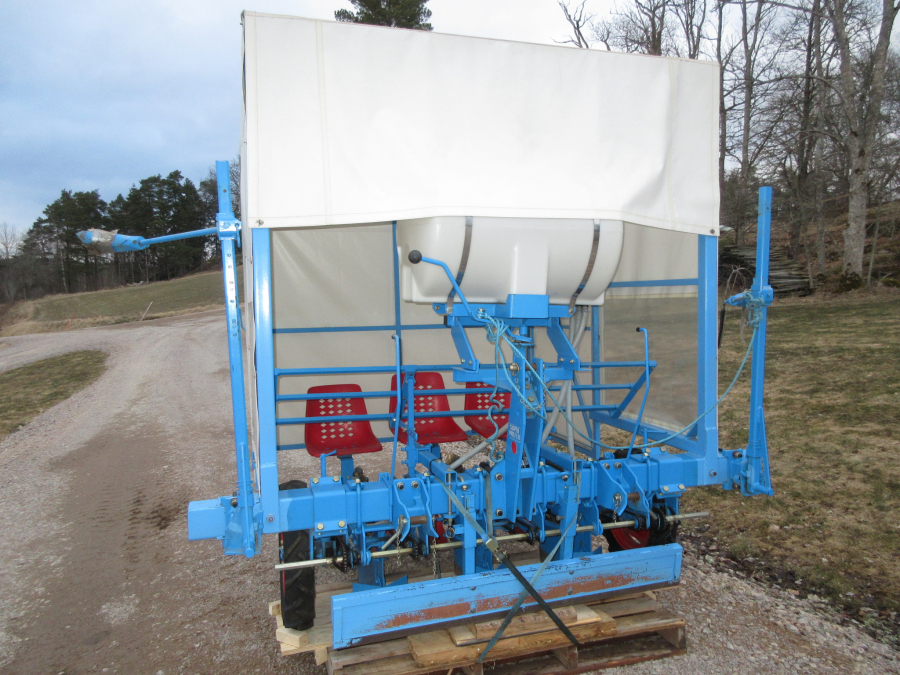 5345 Monosem super prefer transplanter 3 row for small trees, leek 
