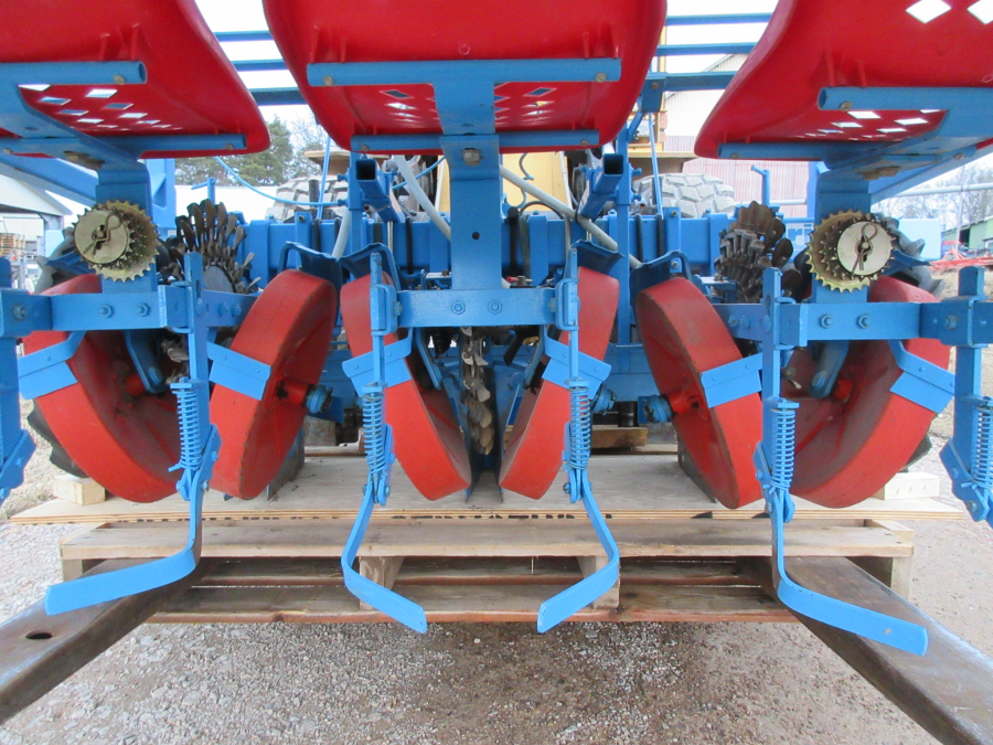 5345 Monosem super prefer transplanter 3 row for small trees, leek 