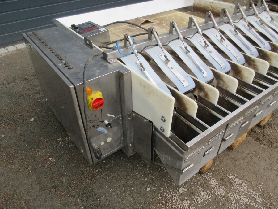 5346 Newtec 2009G computer weigher for carrots