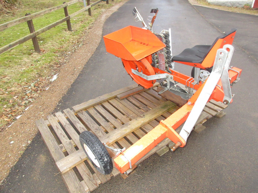 5385 Checchi & Magli Fox leek transplanter