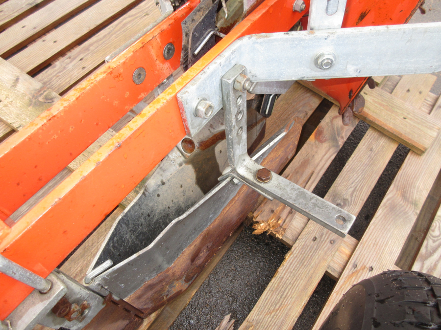 5385 Checchi & Magli Fox leek transplanter