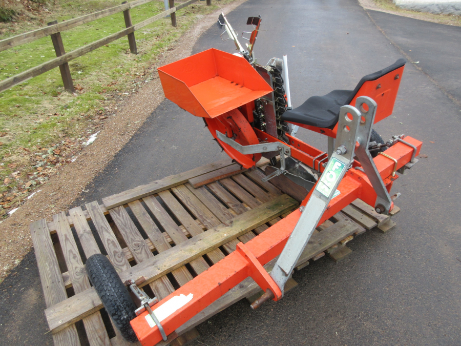 5385 Checchi & Magli Fox leek transplanter