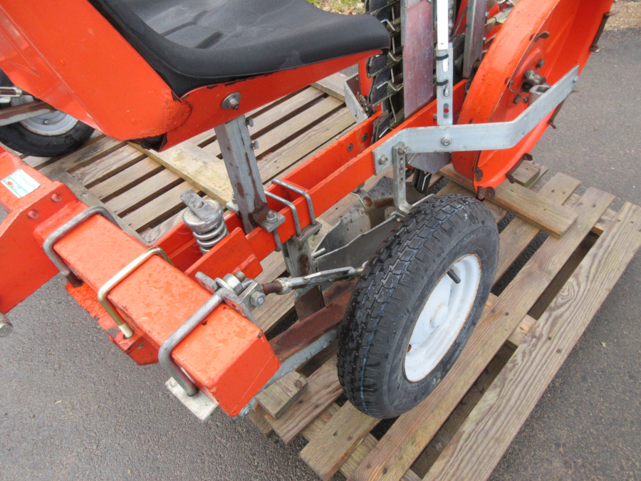 5385 Checchi & Magli Fox leek transplanter