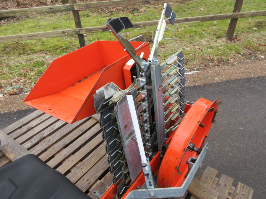 5385 Checchi & Magli Fox leek transplanter
