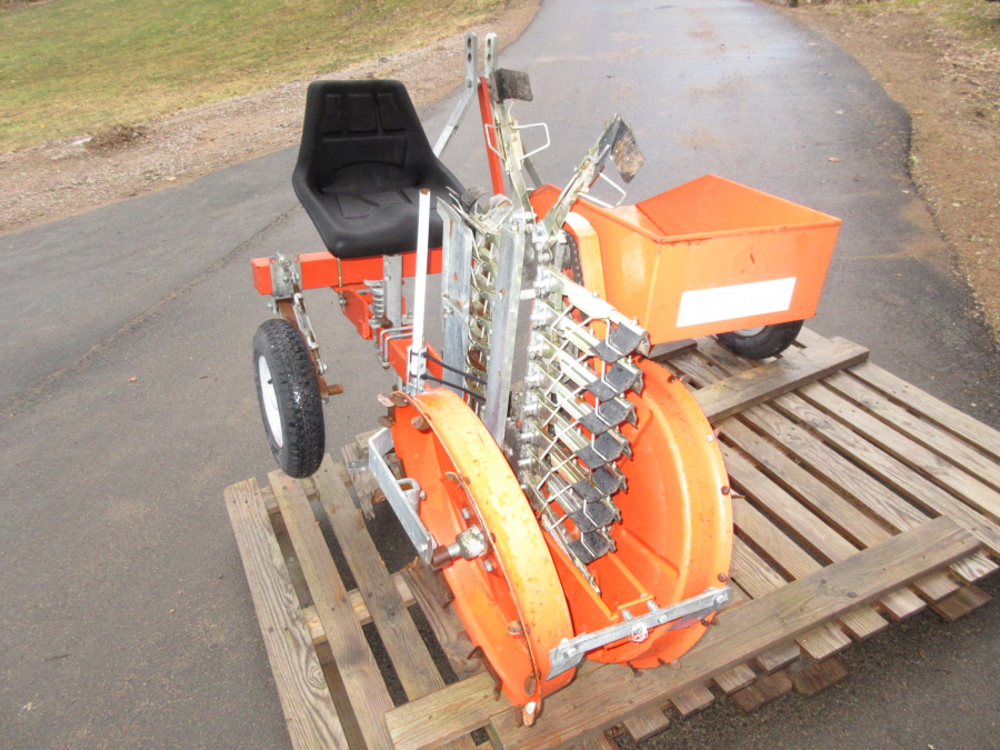 5385 Checchi & Magli Fox leek transplanter