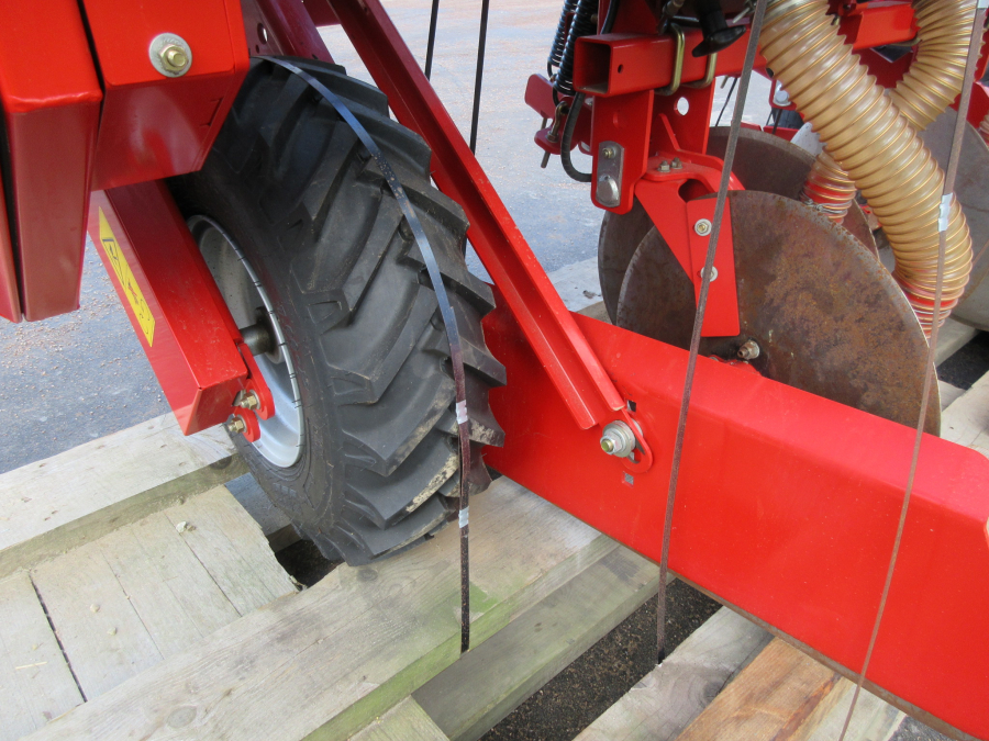 5387 Grimme FA200 front fertilizer unit