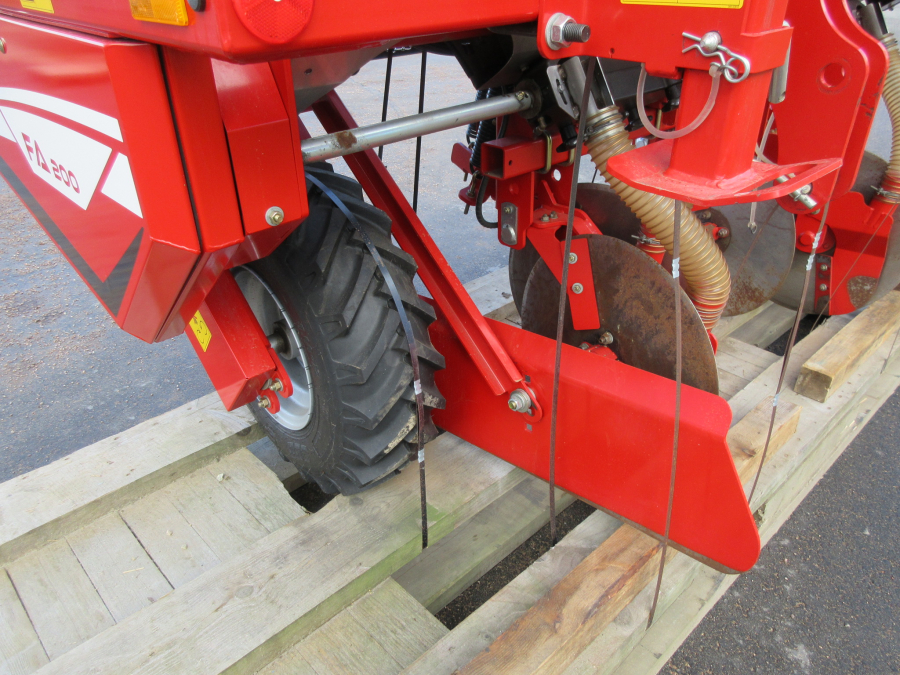 5387 Grimme FA200 front fertilizer unit