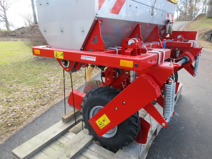 5387 Grimme FA200 front fertilizer unit