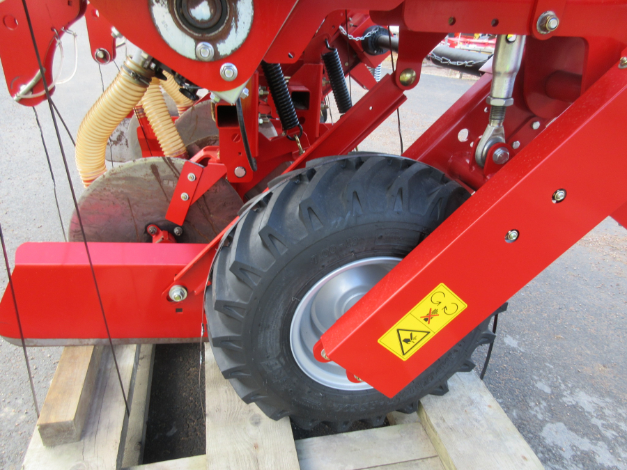 5387 Grimme FA200 front fertilizer unit