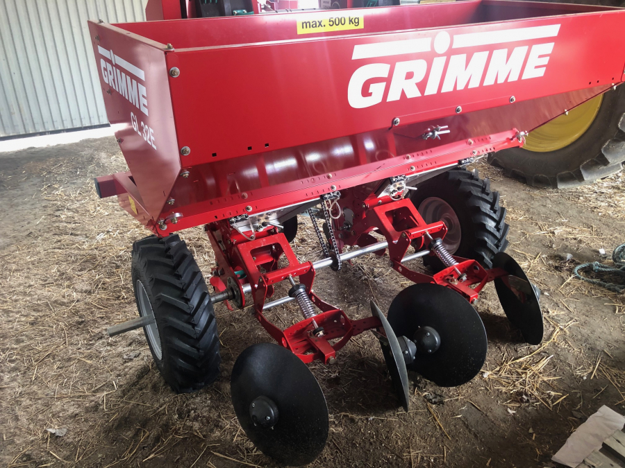 5458 Grimme GL32E potato planter