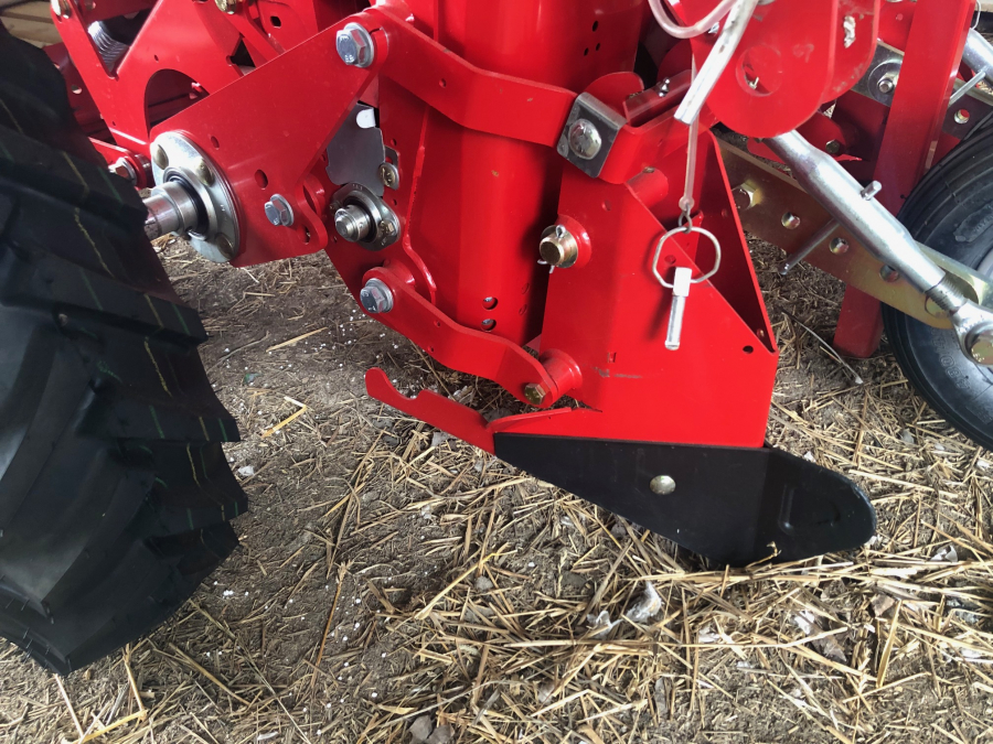 5458 Grimme GL32E potato planter