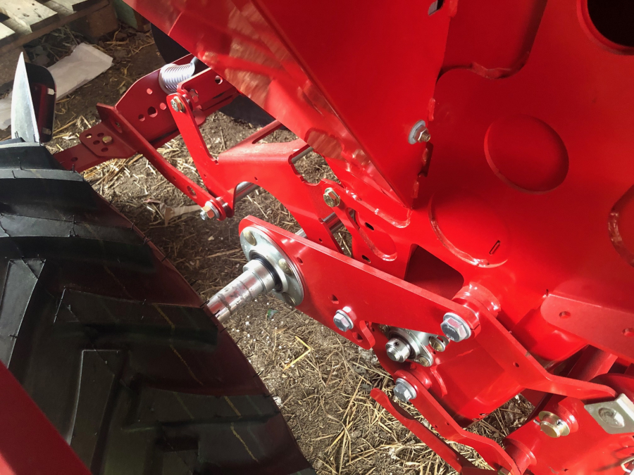 5458 Grimme GL32E potato planter