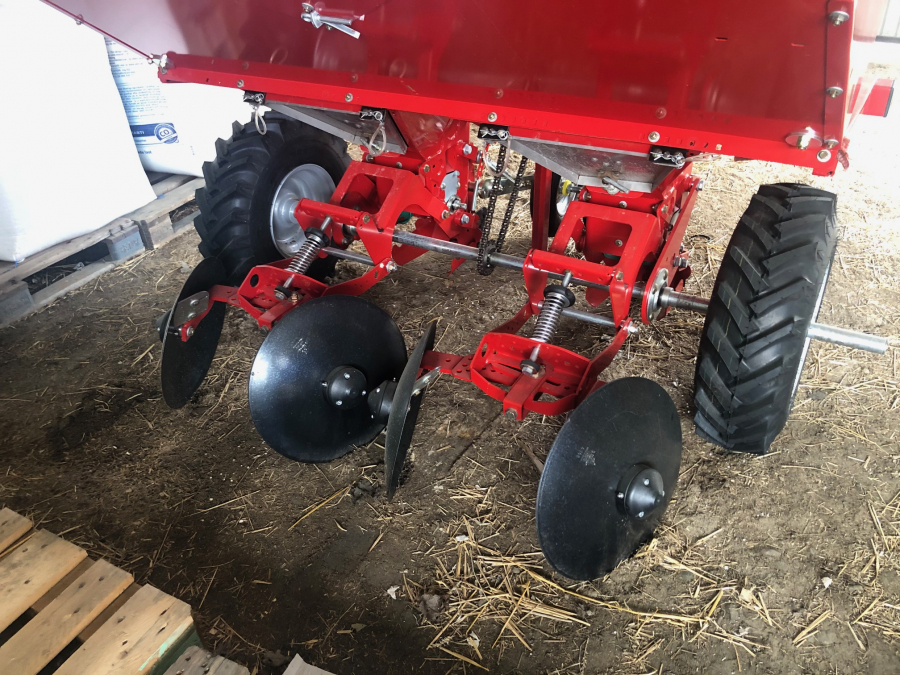 5458 Grimme GL32E potato planter