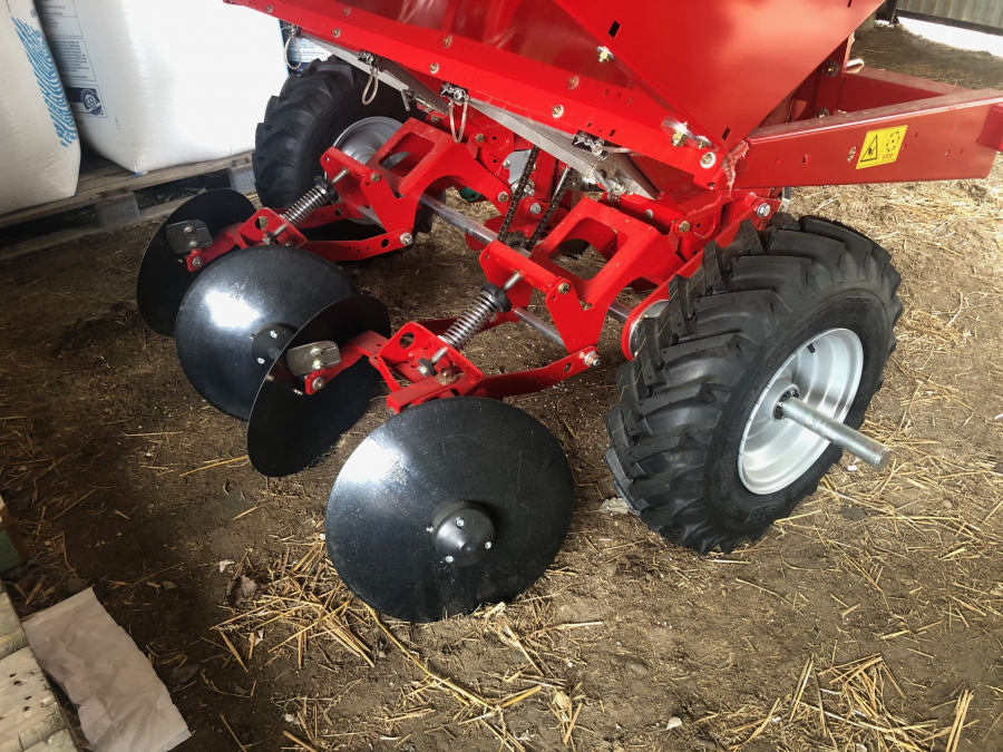 5458 Grimme GL32E potato planter