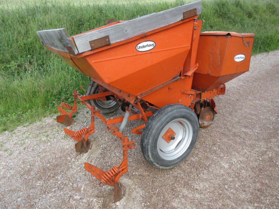 5459 Underhaug UN1400 potato planter