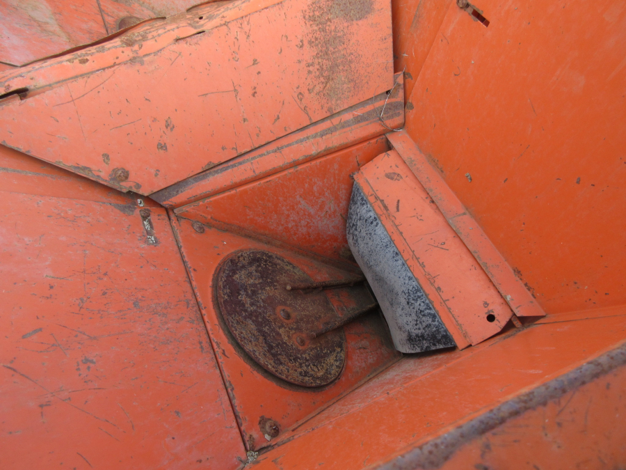 5459 Underhaug UN1400 potato planter