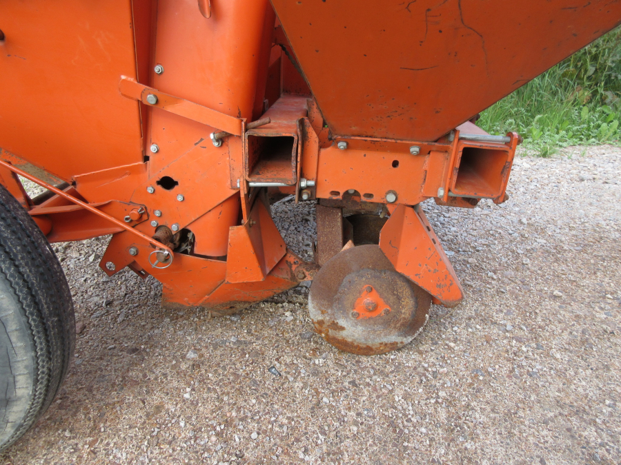 5459 Underhaug UN1400 potato planter