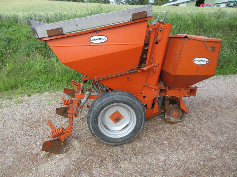 5459 Underhaug UN1400 potato planter