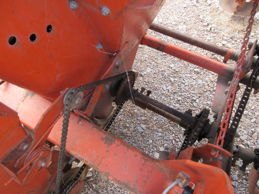 5459 Underhaug UN1400 potato planter