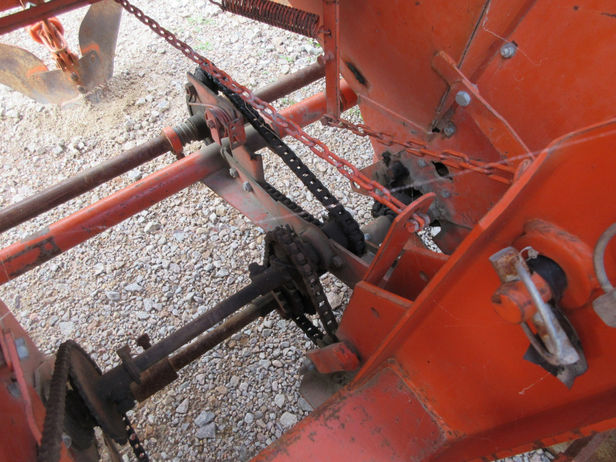 5459 Underhaug UN1400 potato planter