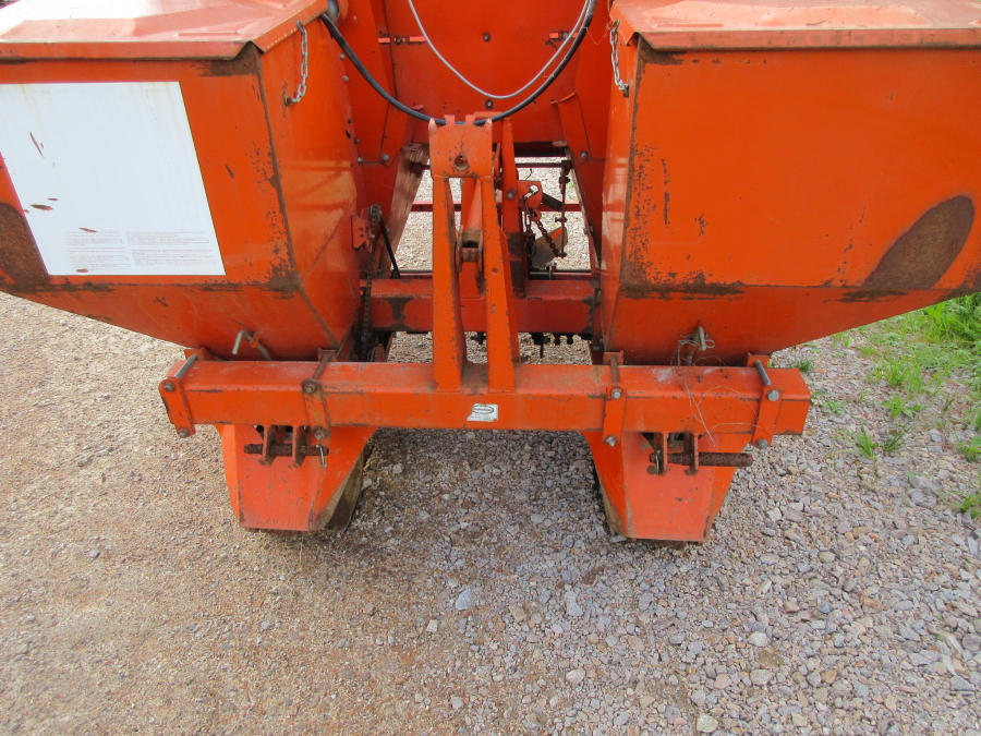 5459 Underhaug UN1400 potato planter