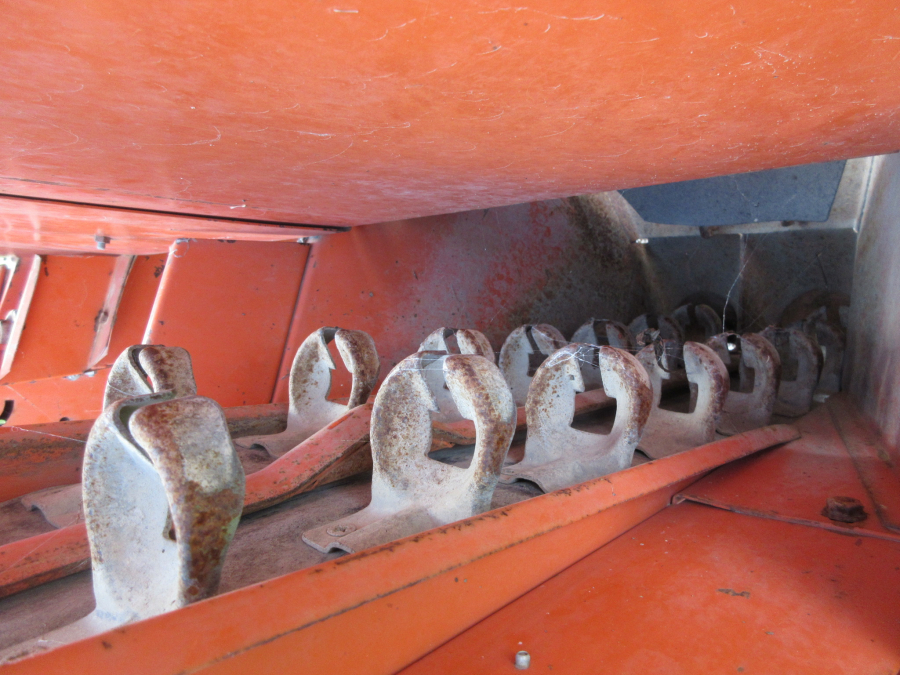 5459 Underhaug UN1400 potato planter