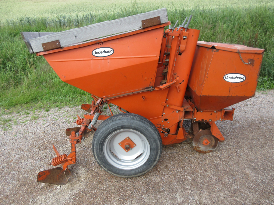 5459 Underhaug UN1400 potato planter