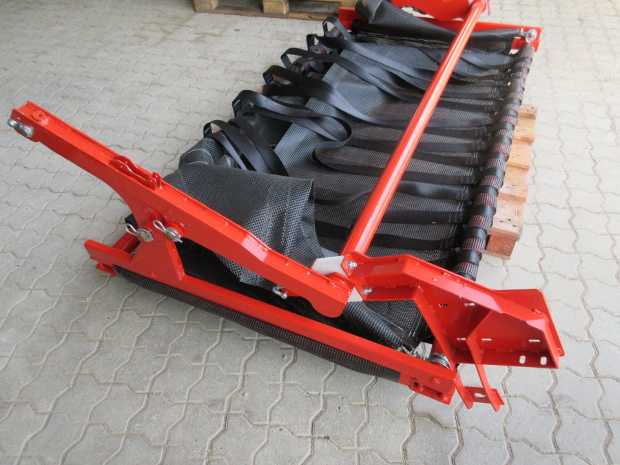 5481 Dewulf GBC carrot harvester with bunker