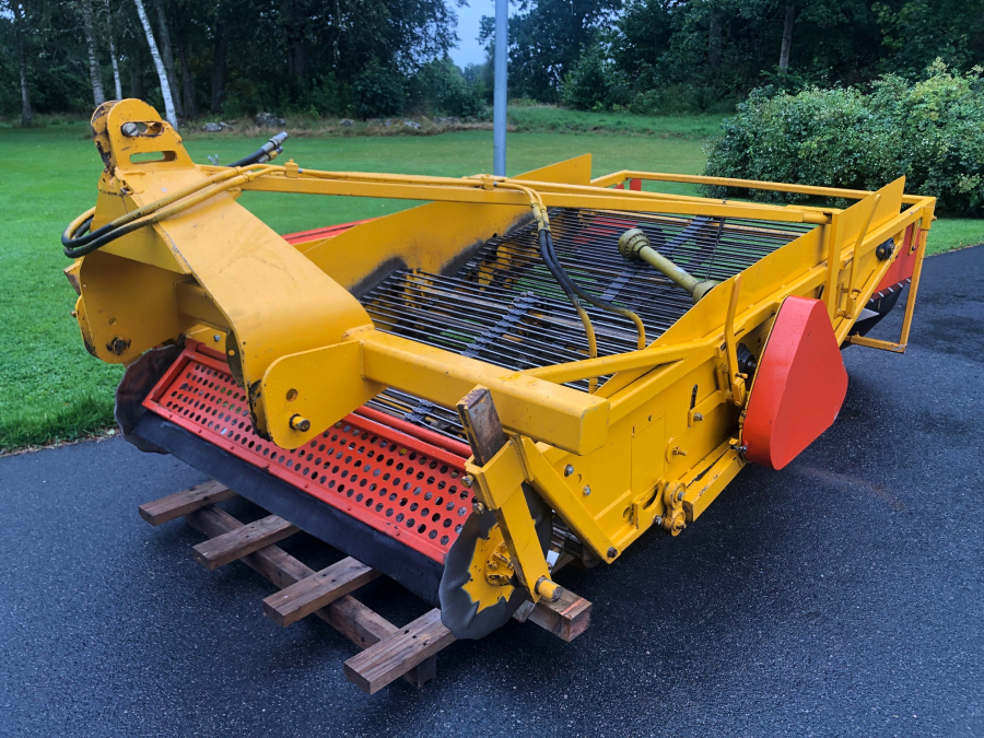 5487 Samon onion windrower used
