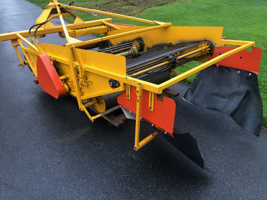 5487 Samon onion windrower used