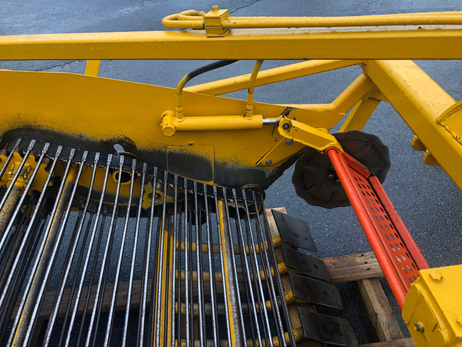 5487 Samon onion windrower used