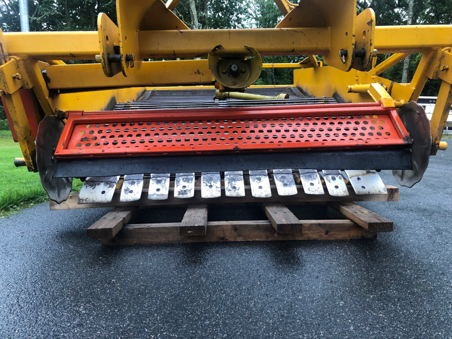 5487 Samon onion windrower used
